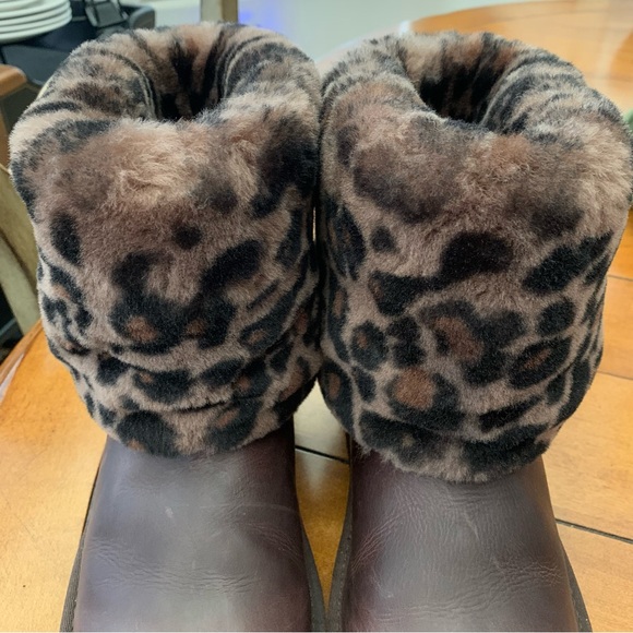 RARE* UGG® AUSTRALIA Ellee Animal Boot Sz6 Brown Cheetah Fur Cuff Buckle detail - Picture 3 of 9